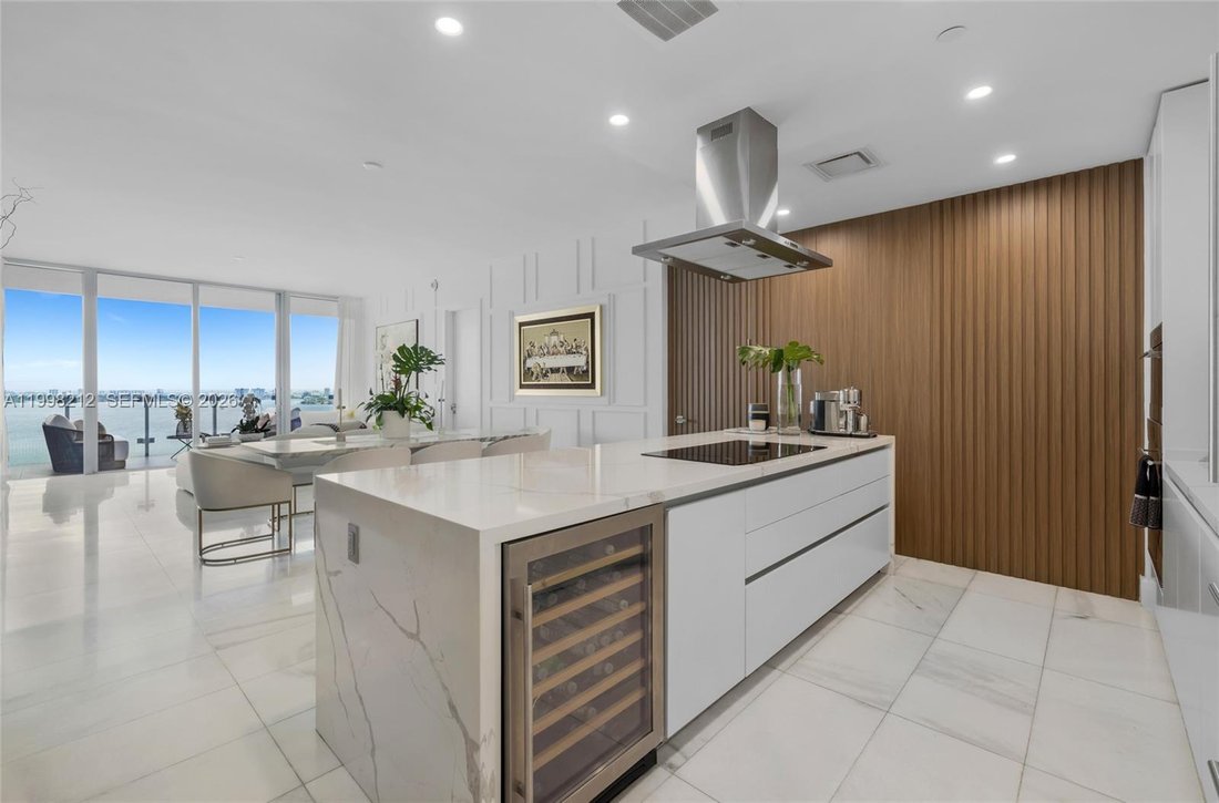 Condo in Miami, Florida, United States 2 - 17909847