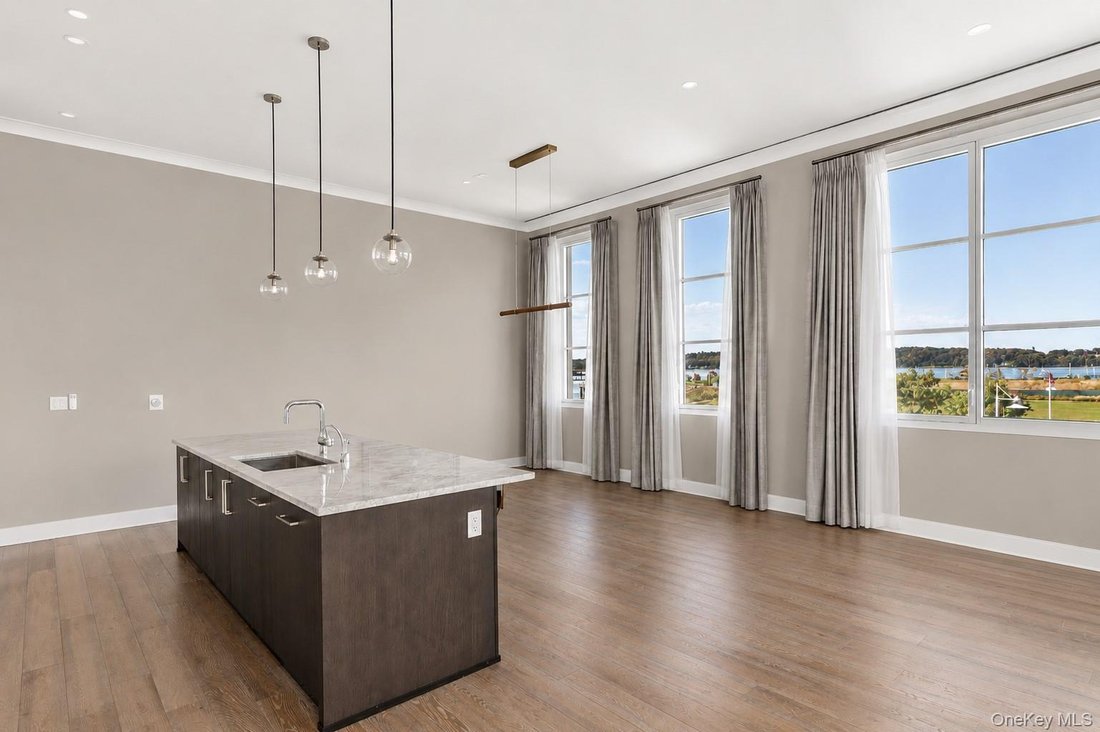 Condo in Glen Cove, New York, United States 5 - 17909772