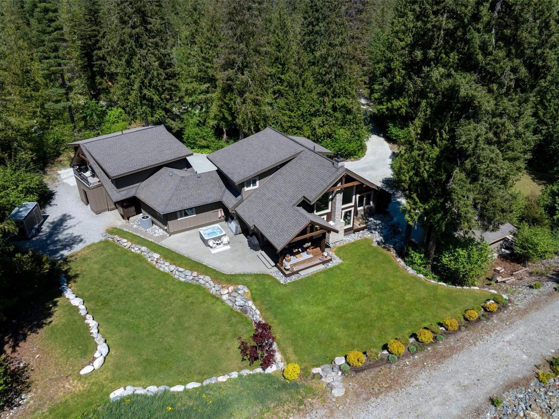 House in Squamish-Lillooet C, British Columbia, Canada 1 - 17911928