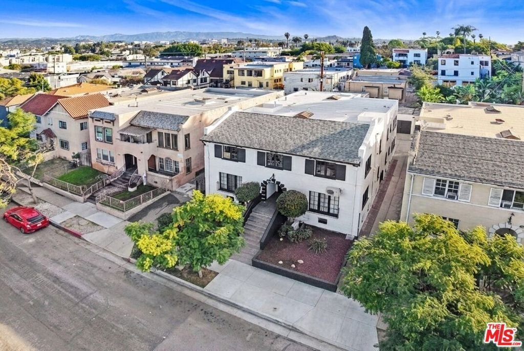 Los Angeles, California, United States 3 - 17909313