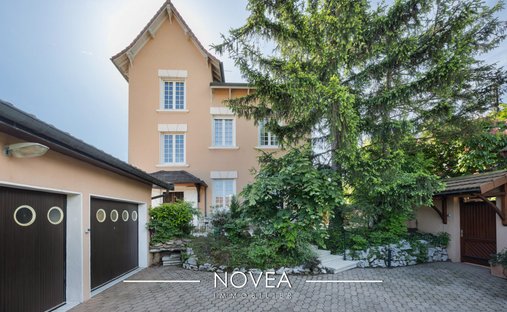 House in Montessuy, Caluire-et-Cuire, France 1