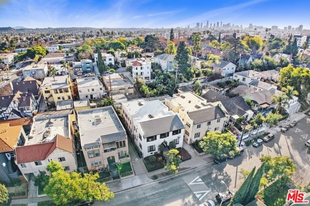 Los Angeles, California, United States 2 - 17909313