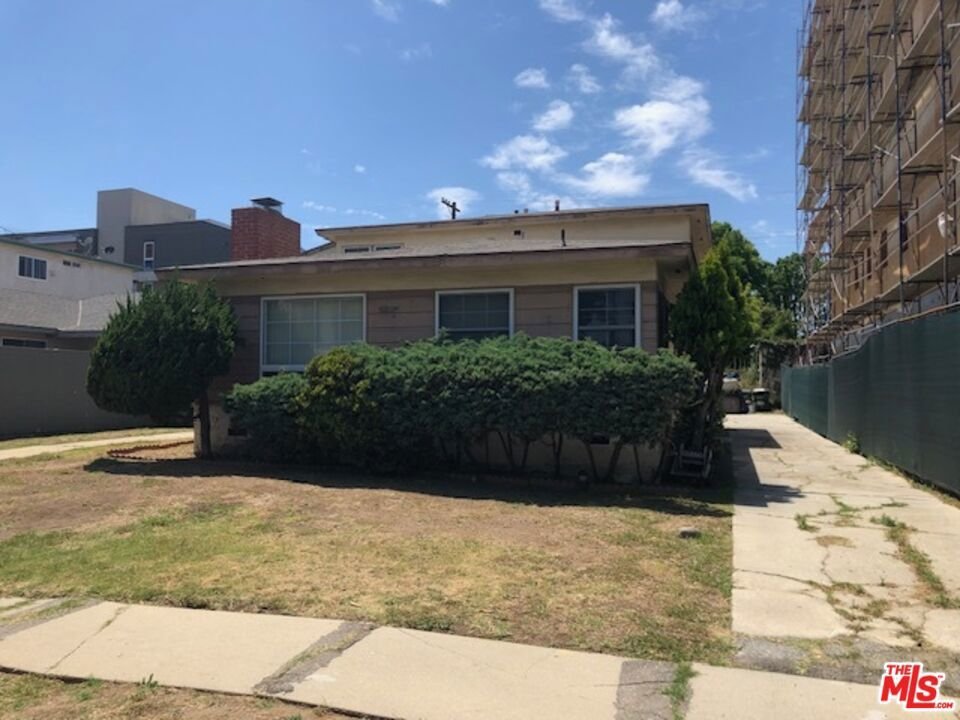 Los Angeles, California, United States 4 - 17909334