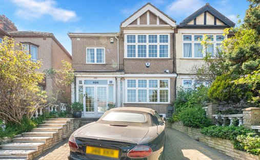 House in Beehive, Ilford, England 1