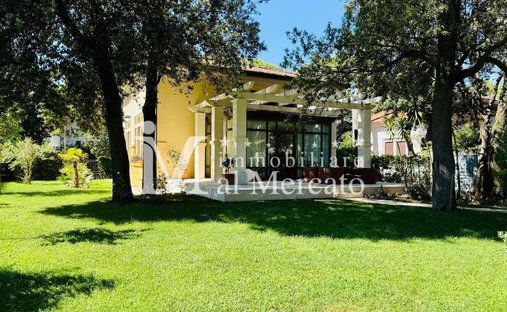 Villa in Lido di Camaiore, Camaiore, Tuscany 1