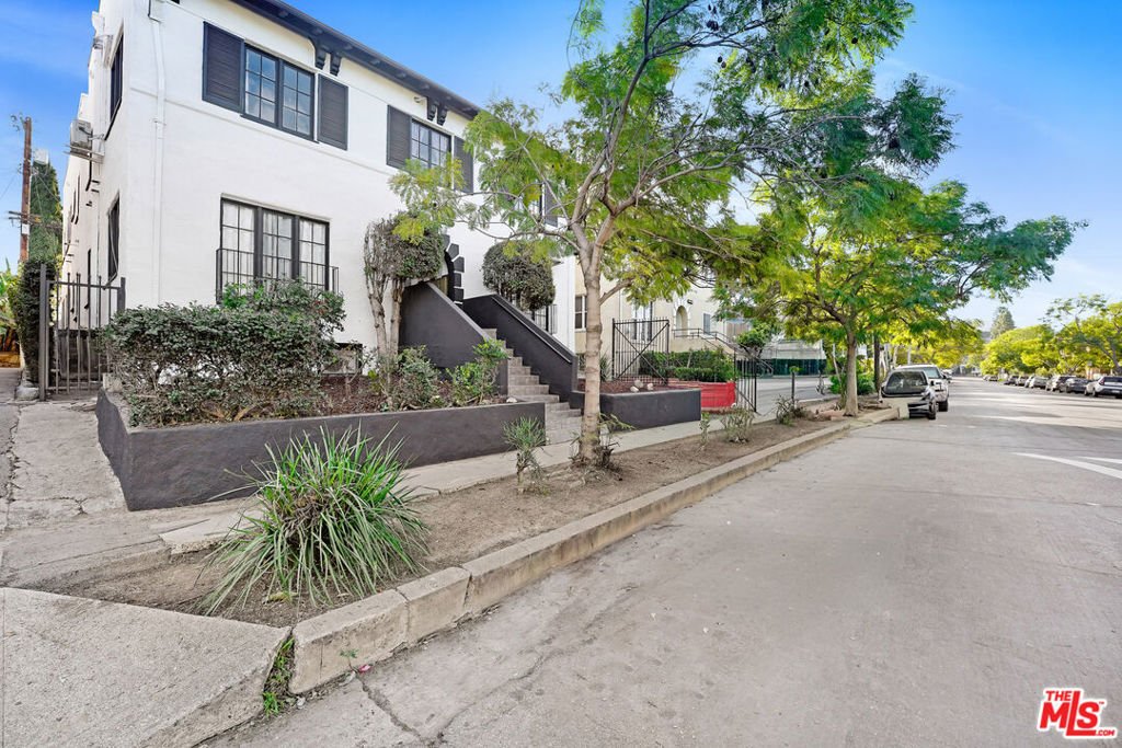 Los Angeles, California, United States 4 - 17909313