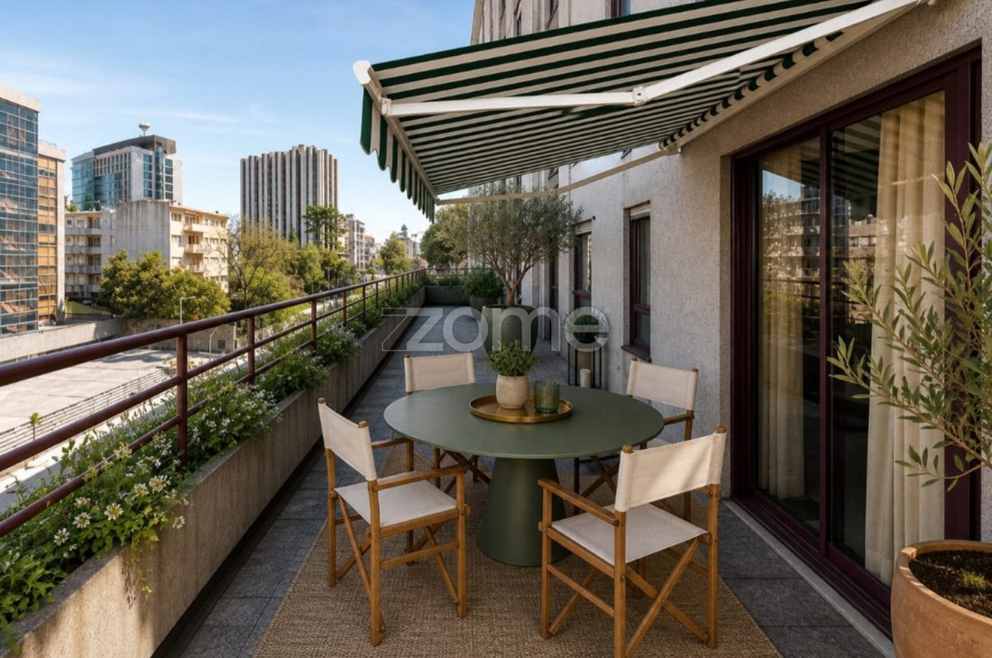 Apartment in Lordelo do Ouro e Massarelos, Porto District, Portugal 1 - 17553651