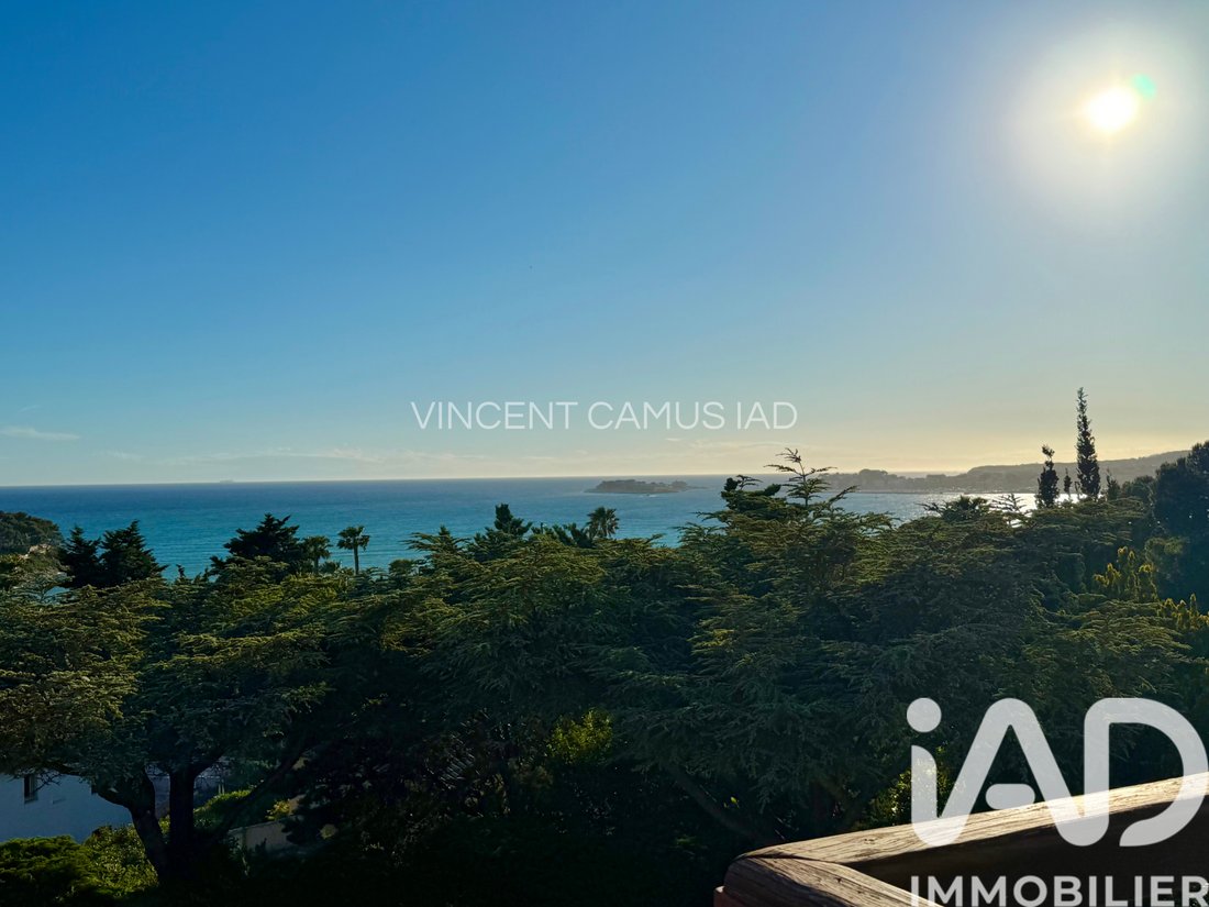 House in Beaucours-La Gorguette-La Morvenede, Sanary-sur-Mer, France 1 - 17911475