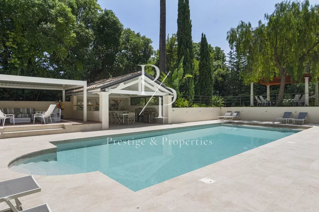 Villa in Cannes, Provence-Alpes-Côte d'Azur, France 3 - 15793375