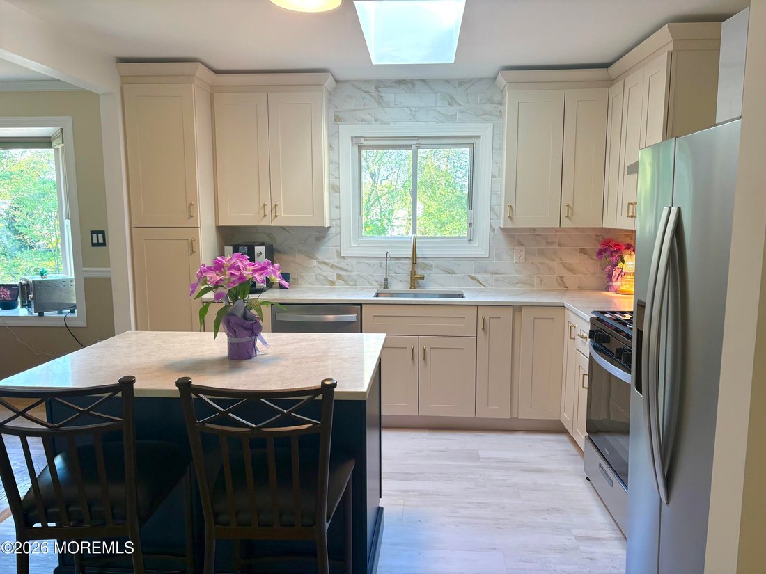 House in Manalapan Township, New Jersey, United States 3 - 17908898