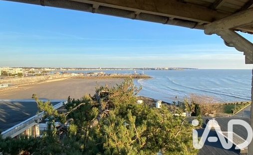 House in Le Chay-Les Gardes, Royan, France 1