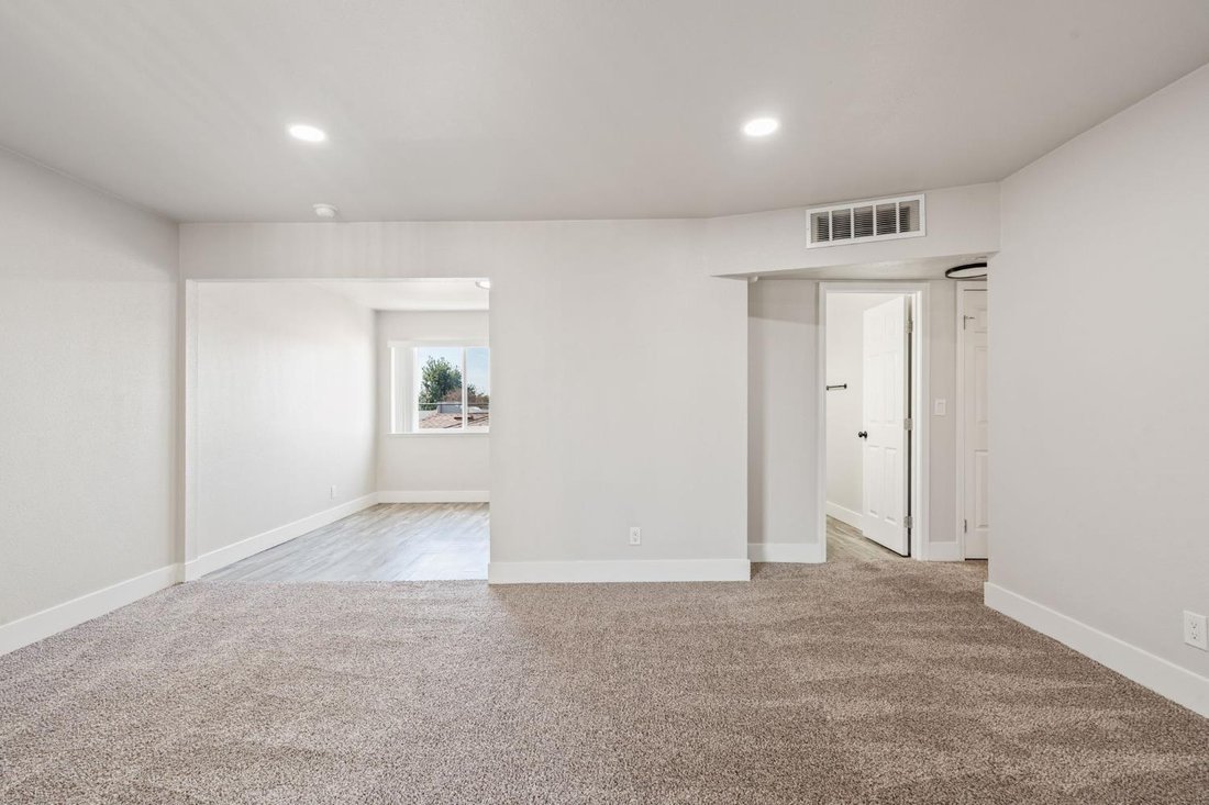 Fresno, California, United States 5 - 17908737
