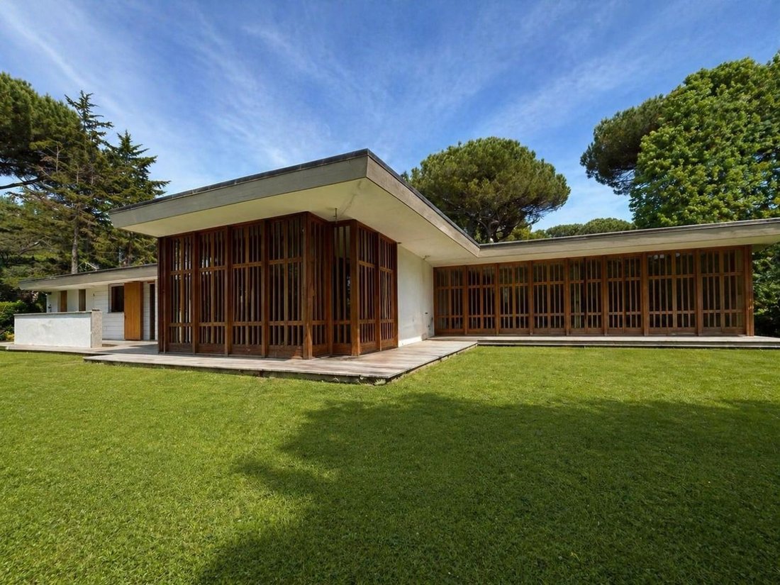 Villa in Ronchi, Massa, Italy 1 - 17909451