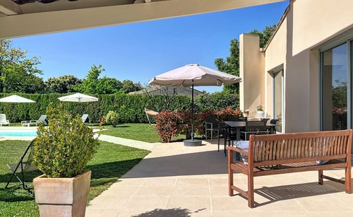 House in La Roque-sur-Pernes, Provence-Alpes-Côte d'Azur, France 1