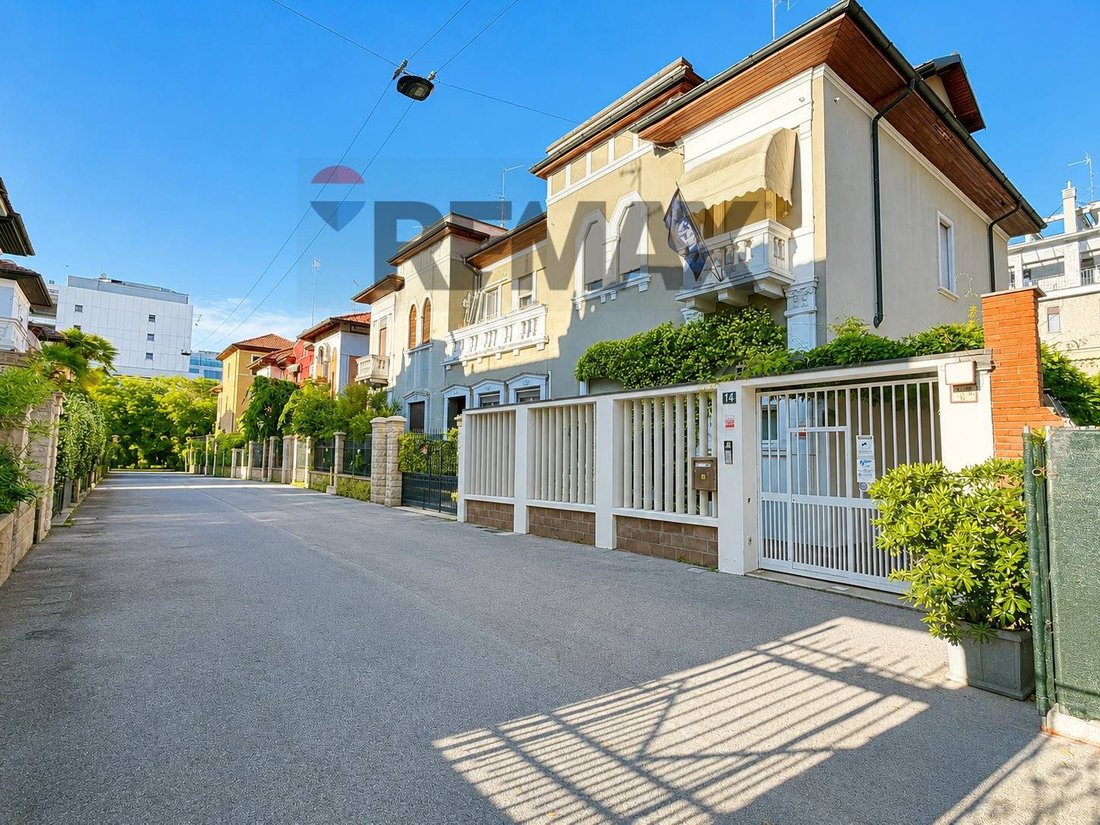 Villa in Argonne - Corsica Area, Milan, Italy 1 - 17384893