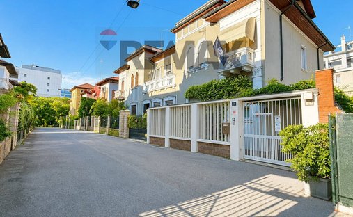 Villa in Argonne - Corsica Area, Milan, Italy 1