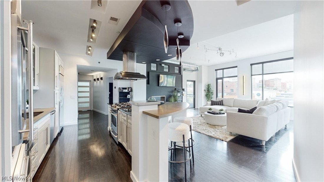 Condo in Akron, Ohio, United States 5 - 17909202