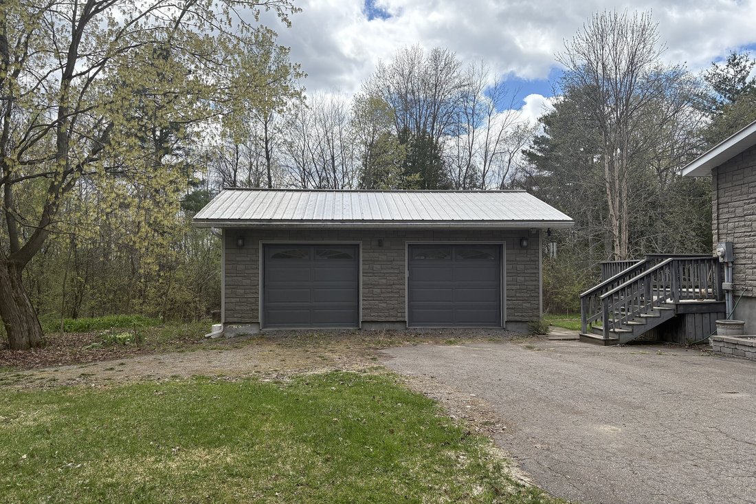 Farm Ranch in Athens, Ontario, Canada 3 - 17911962