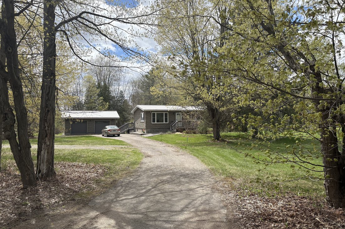 Farm Ranch in Athens, Ontario, Canada 2 - 17911962