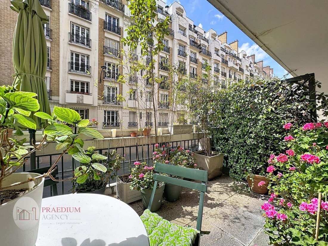 Apartment in Violet Commerce, Paris 15e Arrondissement, Paris 3 - 17912447