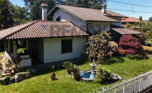 Villa in Carnago, Lombardy, Italy 1
