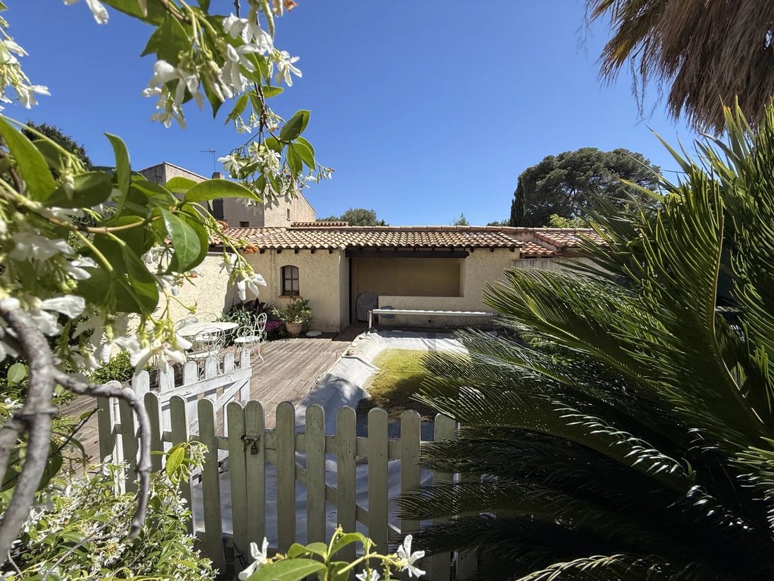 House in Le Village-L'Esperon, Sausset-les-Pins, France 1 - 17908021