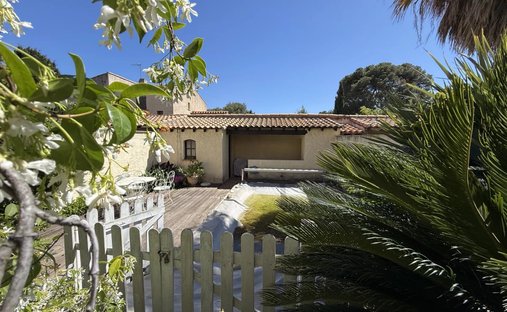 House in Le Village-L'Esperon, Sausset-les-Pins, France 1
