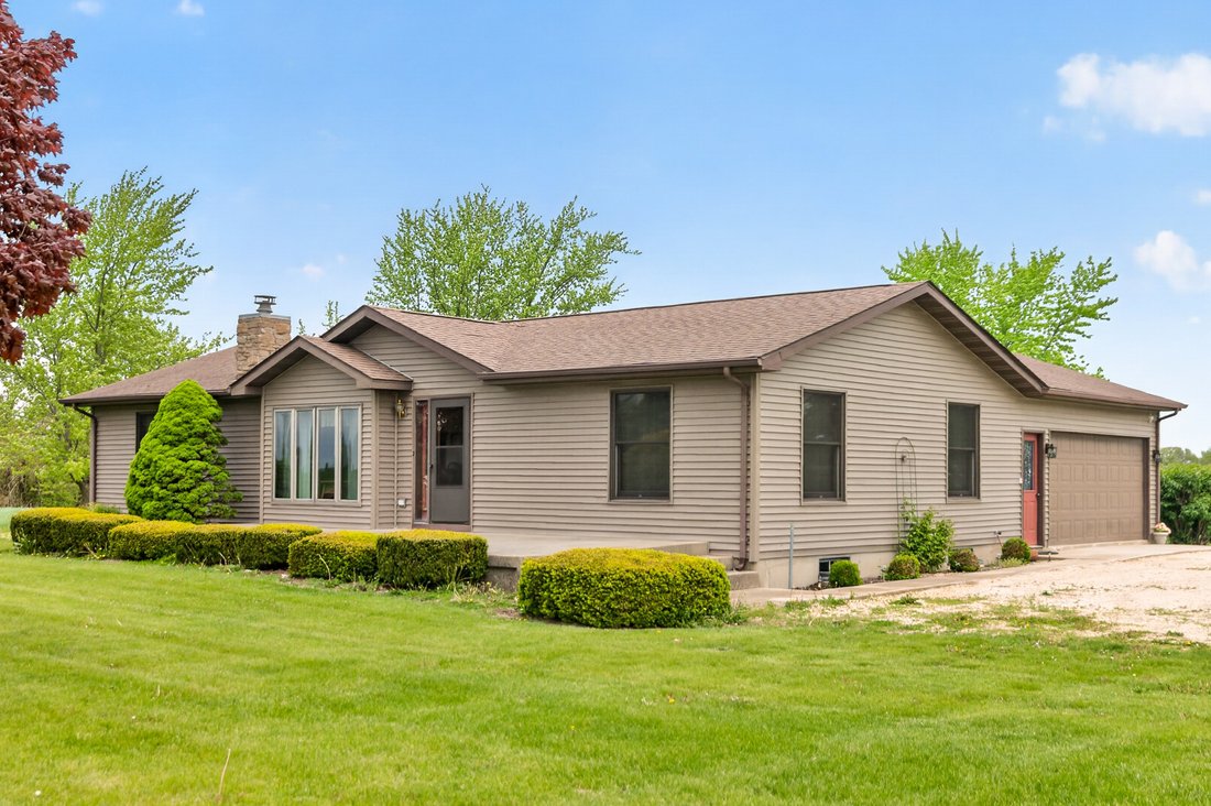 House in Waterman, Illinois, United States 1 - 17907875
