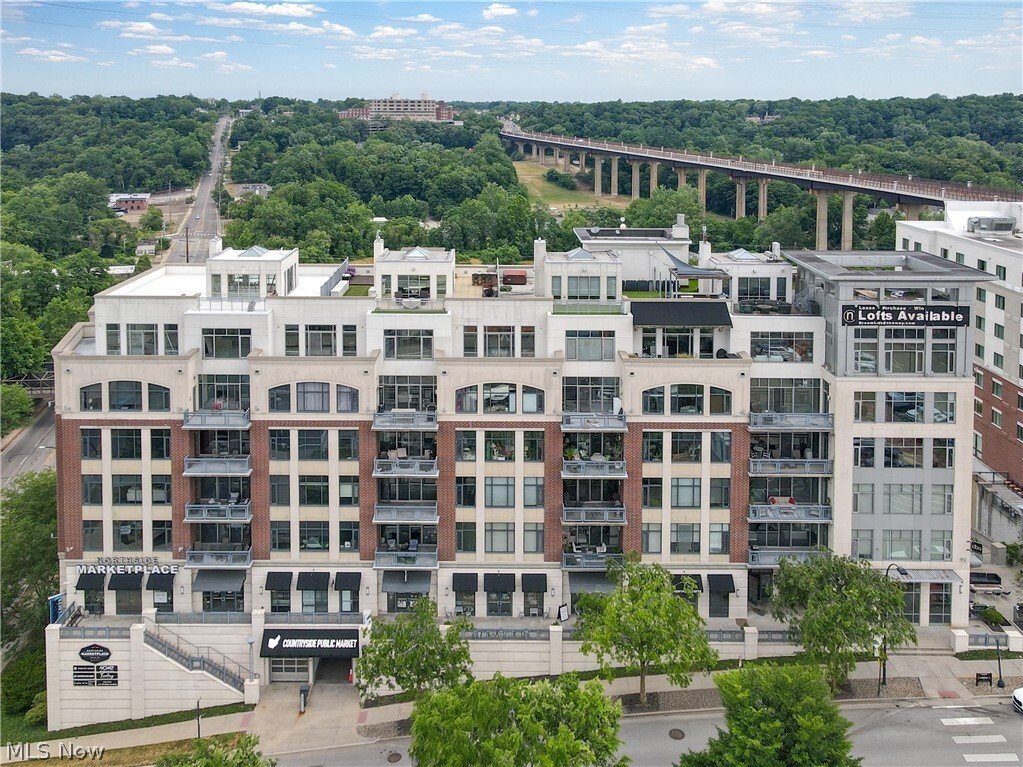 Condo in Akron, Ohio, United States 1 - 17909202