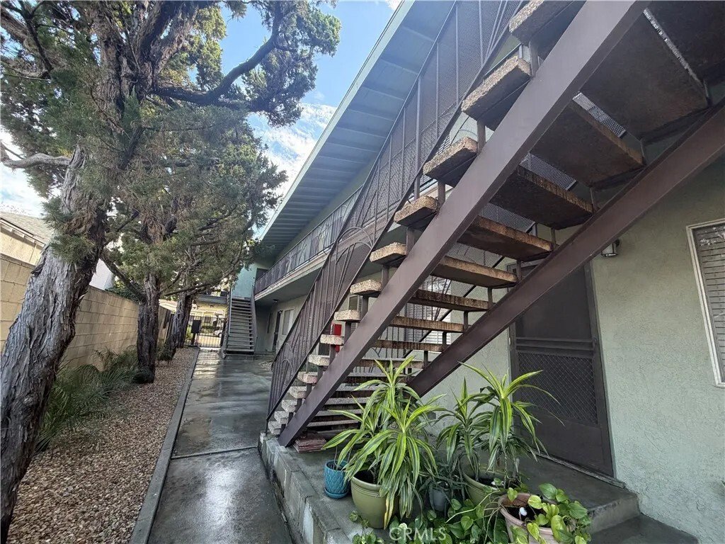 Whittier, California, United States 4 - 17400796