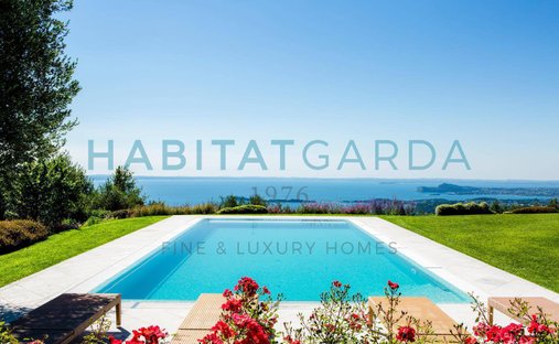 Villa in Gardone Riviera, Lombardy, Italy 1