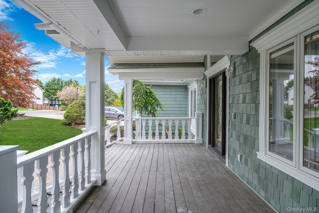 House in Center Moriches, New York, United States 3 - 17905369