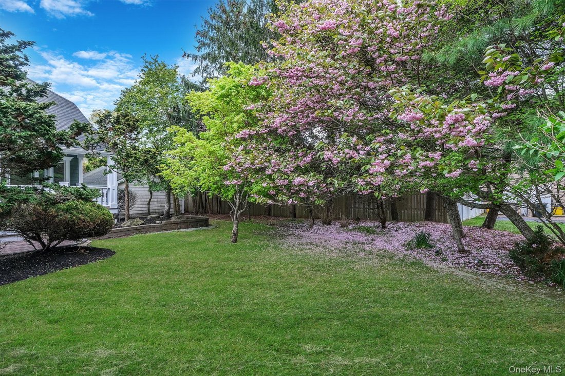 House in Center Moriches, New York, United States 4 - 17905369