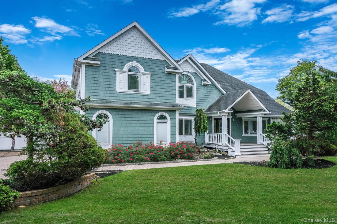 House in Center Moriches, New York, United States 2 - 17905369