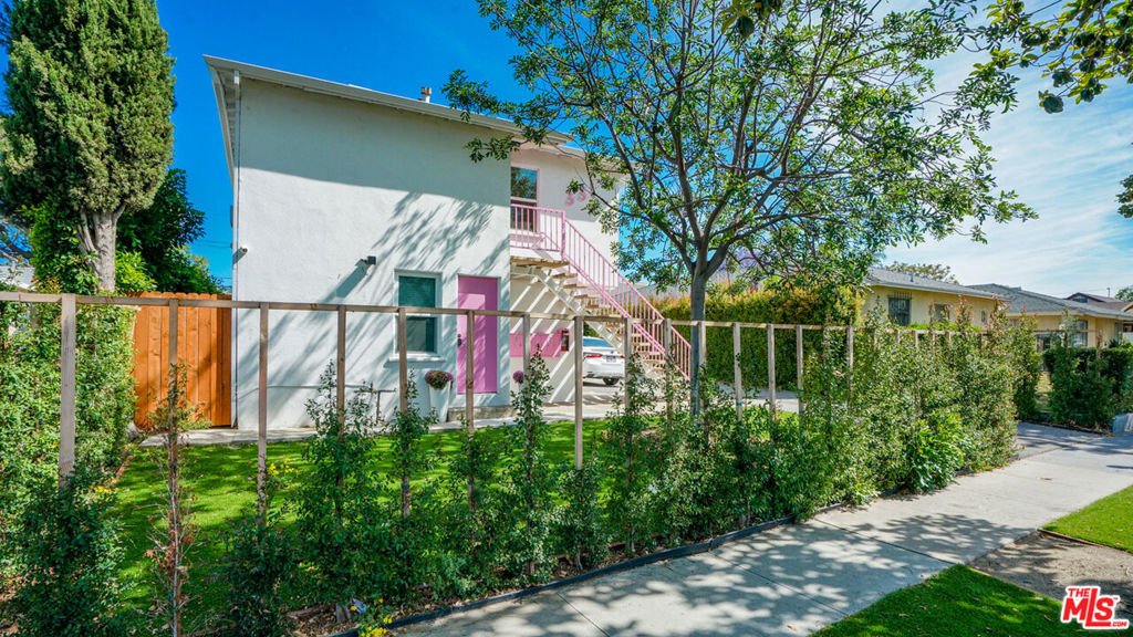 Glendale, California, United States 2 - 17909305