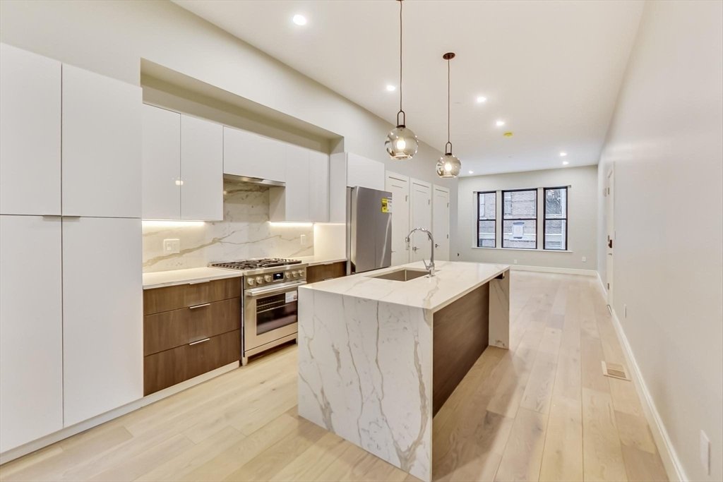 Condo in Boston, Massachusetts, United States 1 - 16127149