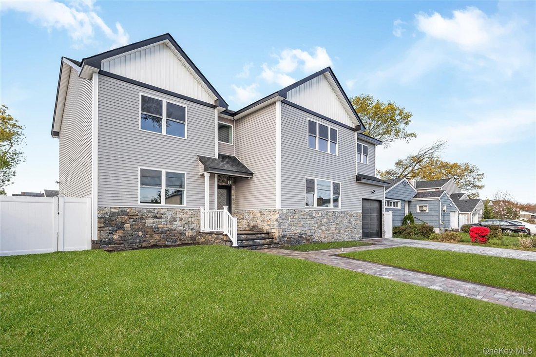 House in Massapequa Park, New York, United States 2 - 17909804