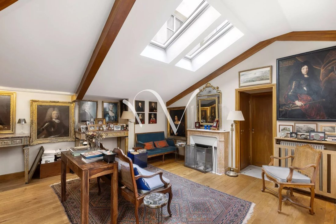 Apartment in Saint Germain l'Auxerrois, Paris 1er Arrondissement, Paris 1 - 15181254