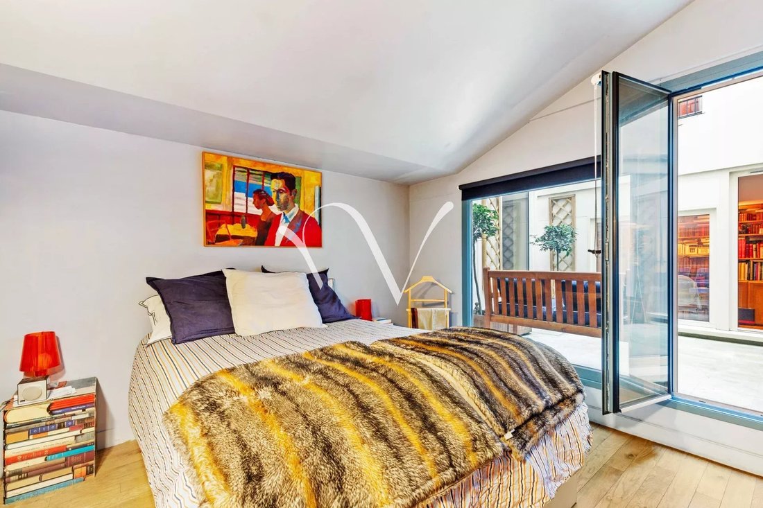 Apartment in Saint Germain l'Auxerrois, Paris 1er Arrondissement, Paris 4 - 15181254