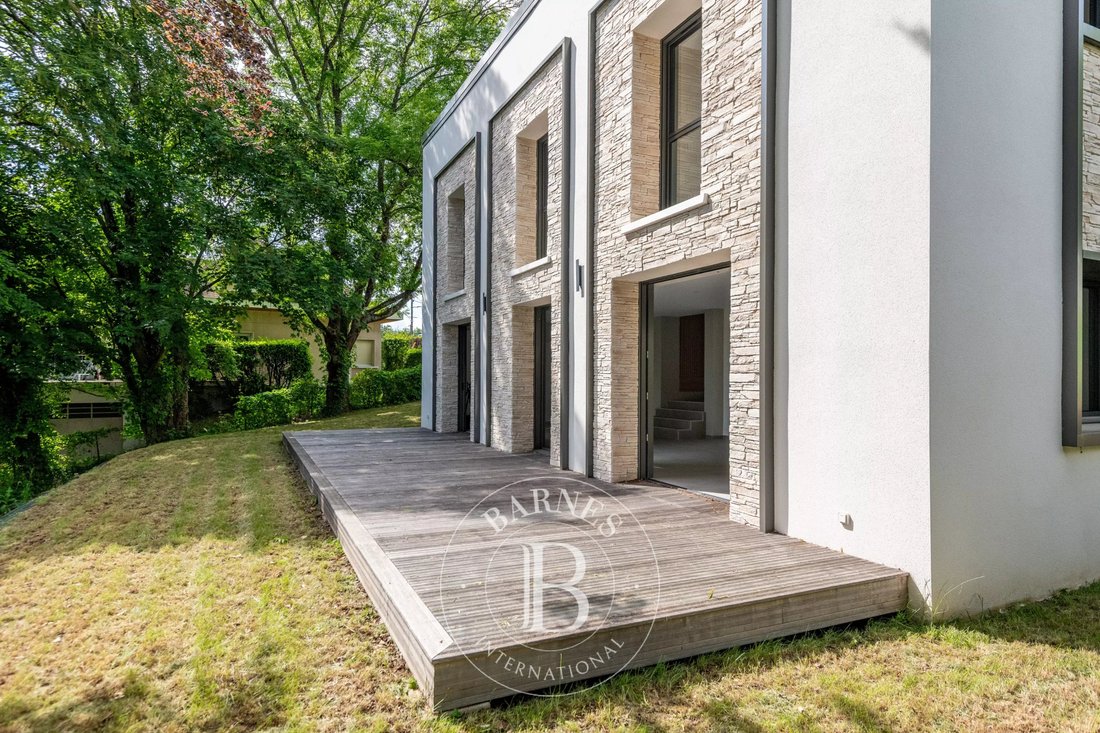 Maison à Saint-Genis-les-Ollières, Auvergne-Rhône-Alpes, France 2 - 17910966