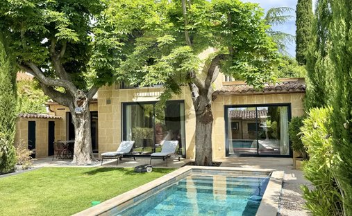 Villa in Comtale-Cente-Cours Mirabeau, Aix-en-Provence, France 1