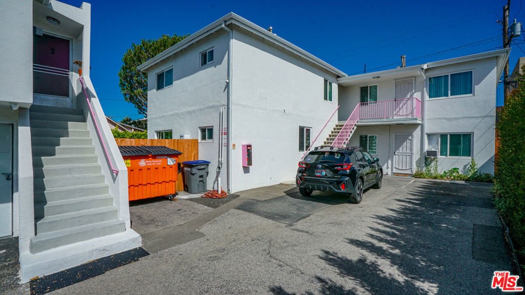 Glendale, California, United States 3 - 17909305