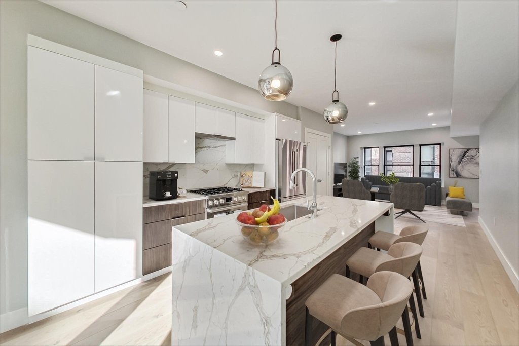 Condo in Boston, Massachusetts, United States 2 - 16127149