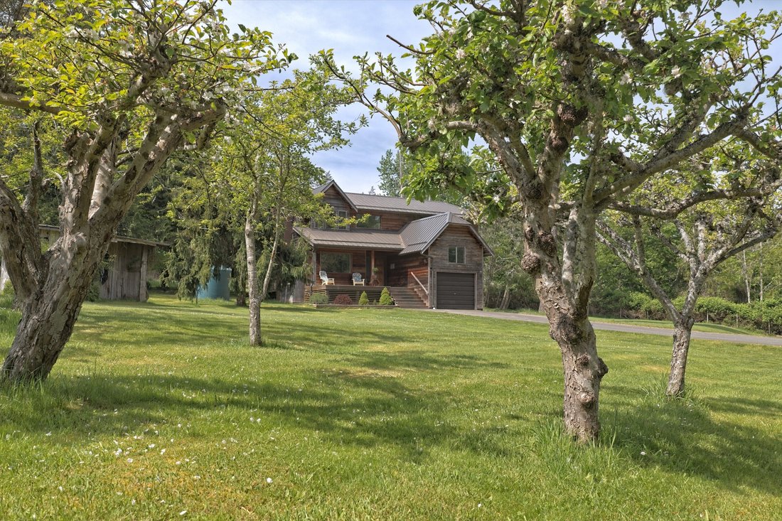 House in Saltspring Island, British Columbia, Canada 1 - 17907991
