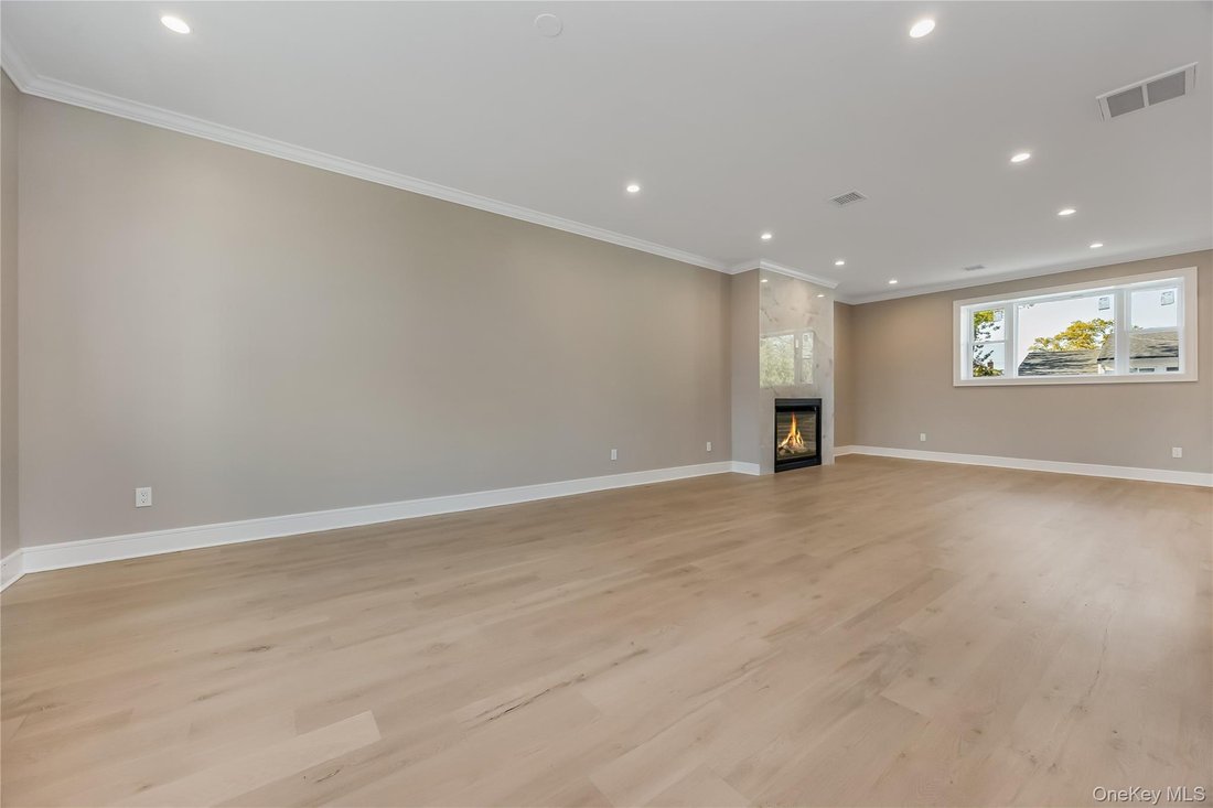 House in Massapequa Park, New York, United States 5 - 17909804