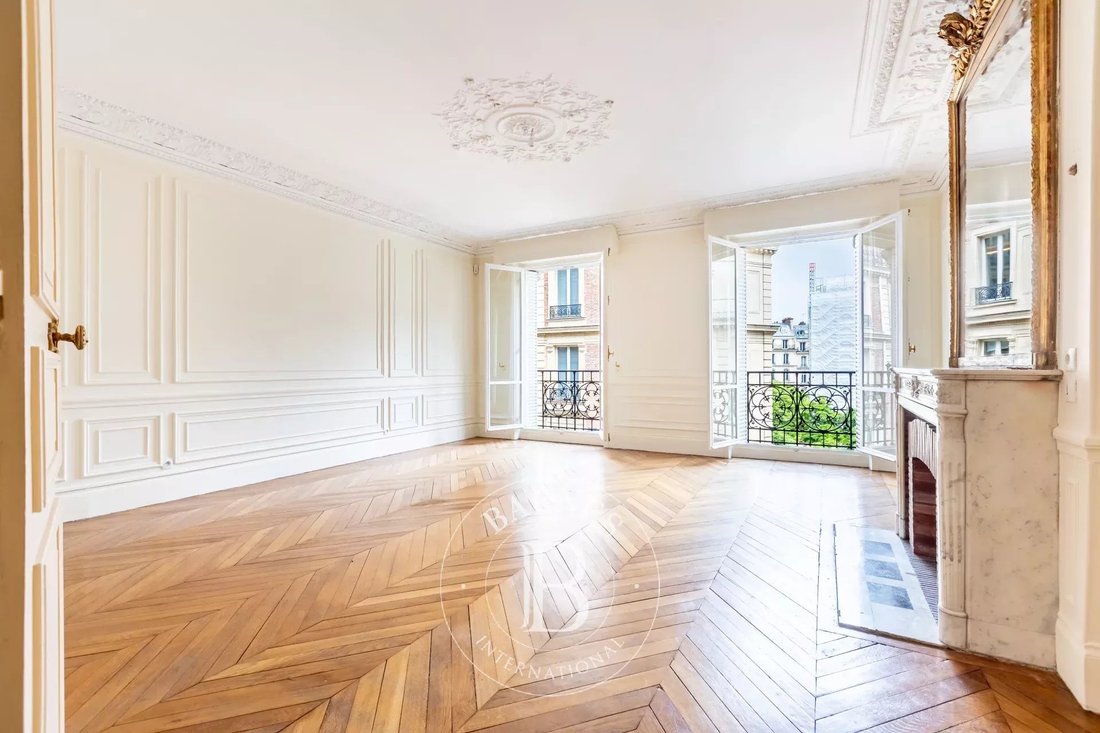 Apartment in Triangle d'Or, Paris 8e Arrondissement, Paris 2 - 17911105