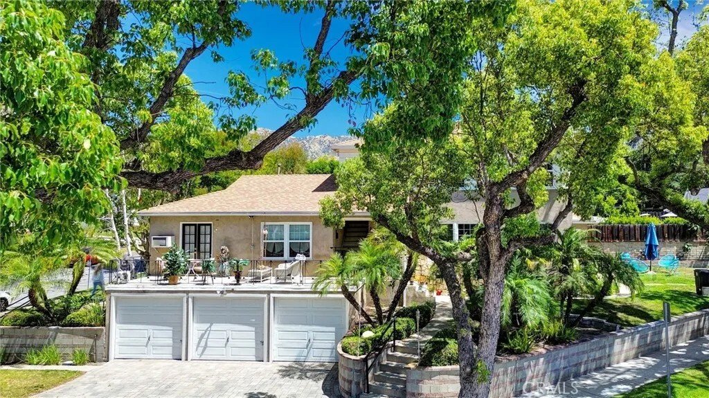 Burbank, California, United States 3 - 17758998
