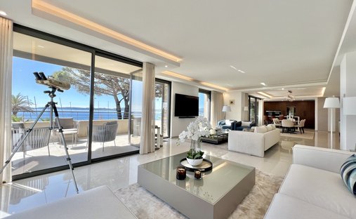 Apartment in Ville-Les Saquedes-Le Bouillonnet, Sainte-Maxime, France 1
