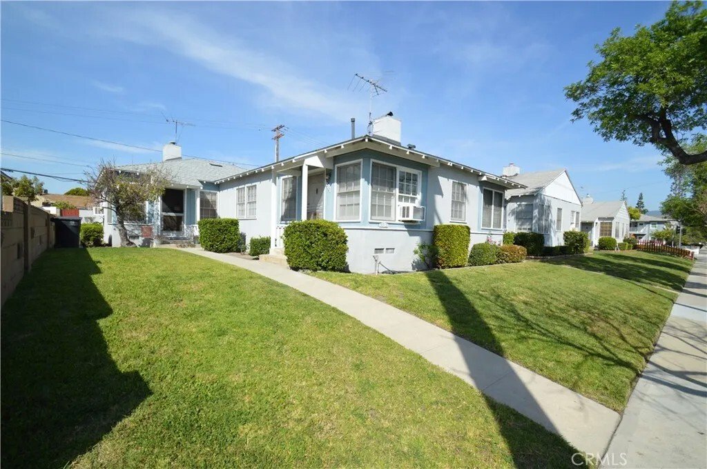 Burbank, California, United States 1 - 17606836