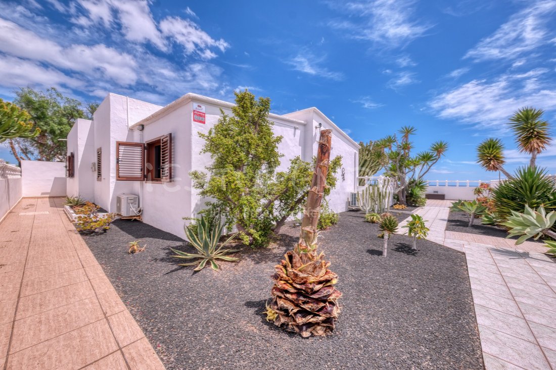 Villa in Puerto del Carmen, Tias, Canary Islands 2 - 17907746